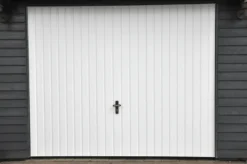 Jyde stålvippeport 238 x 209 cm hvid